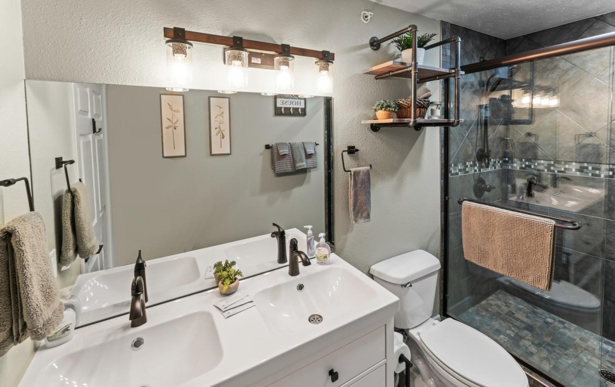 Golf On Site - Walk-In Shower - Jetted Tub - Free Attraction Tickets Included Branson Exterior photo